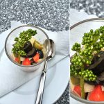 Paprika-Oliven-Zwiebel-Salat Weintrauben-Blüten
